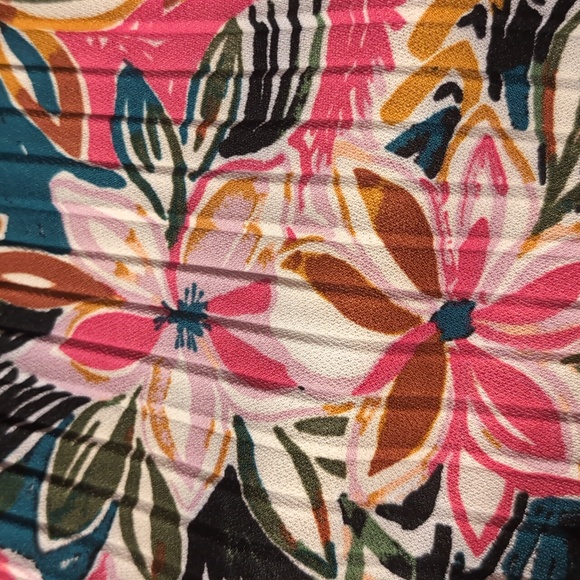 NWOT Floral Pleated Women's Skirt - Picture 3 of 3